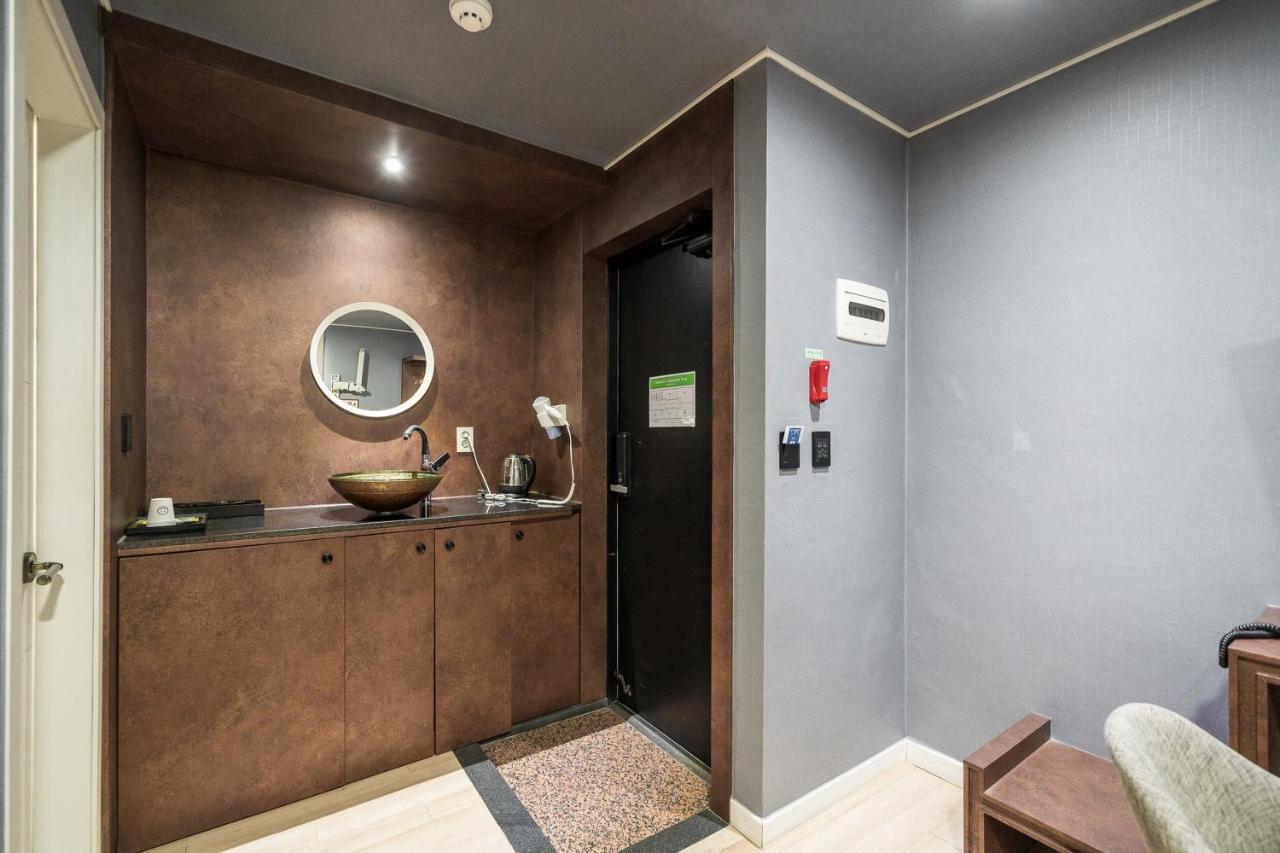 Malu Hotel Suwon Exterior photo